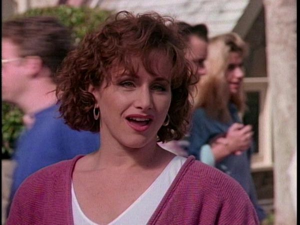 Beverly Hills, 90210 - She Came in Through the Bathroom Window