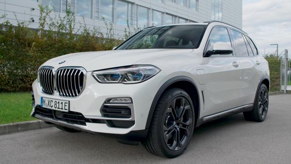 Vorfahrt - BMW X5 Plug-in Hybrid / VW T-Roc R / Audi A1 Citycarver / Audi S8