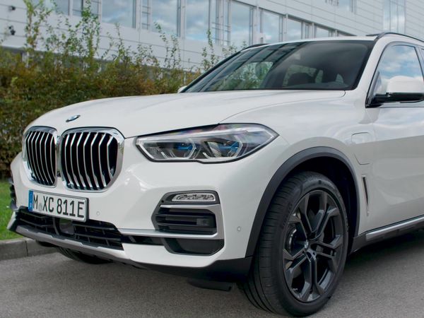 Vorfahrt - BMW X5 Plug-in Hybrid / VW T-Roc R / Audi A1 Citycarver / Audi S8