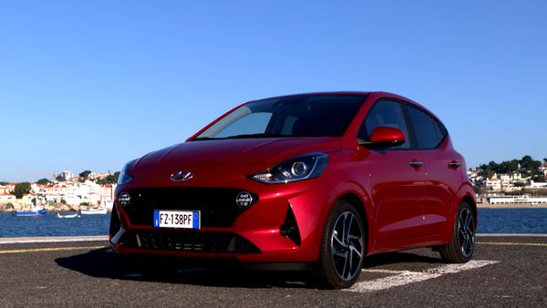 Vorfahrt - Hyundai i10 / Smart EQ / Audi RSQ3 / Toyota Supra (4-Zylinder)