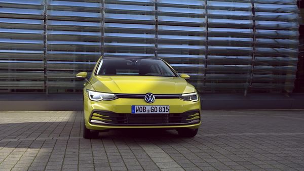 Vorfahrt - VW Golf 8 / Audi RS Q8 / Toyota CH-R Hybrid / Ford Puma