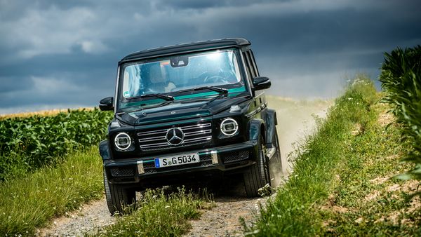 Vorfahrt - Mercedes-Benz G-Klasse / Skoda Superb / BMW 330d xDrive Touring / Audi Q7