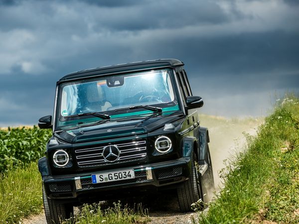 Vorfahrt - Mercedes-Benz G-Klasse / Skoda Superb / BMW 330d xDrive Touring / Audi Q7