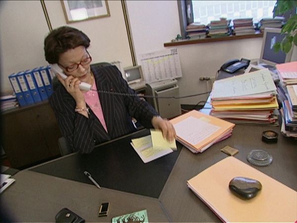 Interpol investiga - Sol naciente