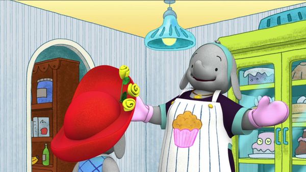Ella The Elephant - Ella Bakes a Cake // Camp Ella