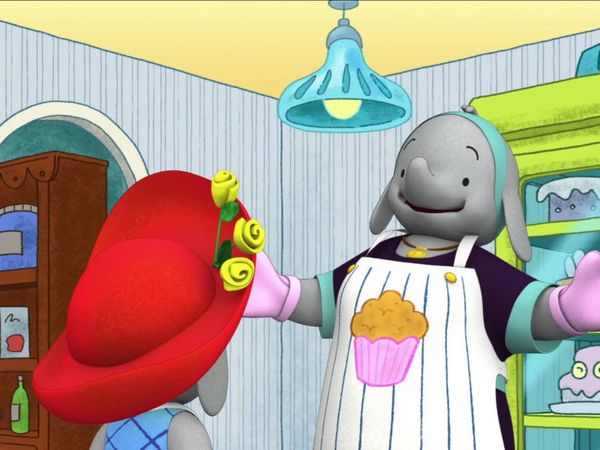 Ella The Elephant - Ella Bakes a Cake // Camp Ella