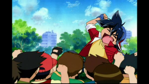 BeyBlade Gen - Chico joven en la ciudad
