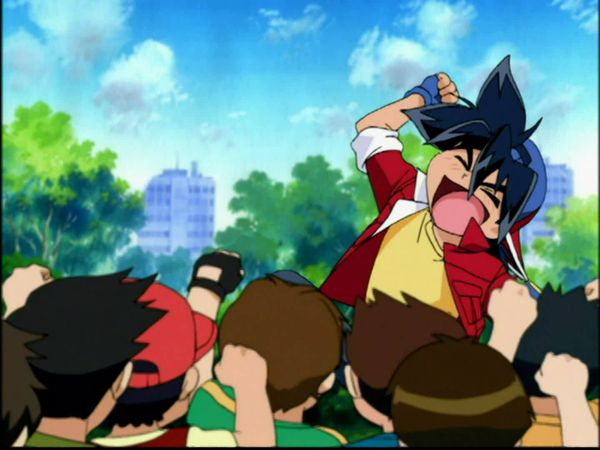 BeyBlade Gen - Chico joven en la ciudad