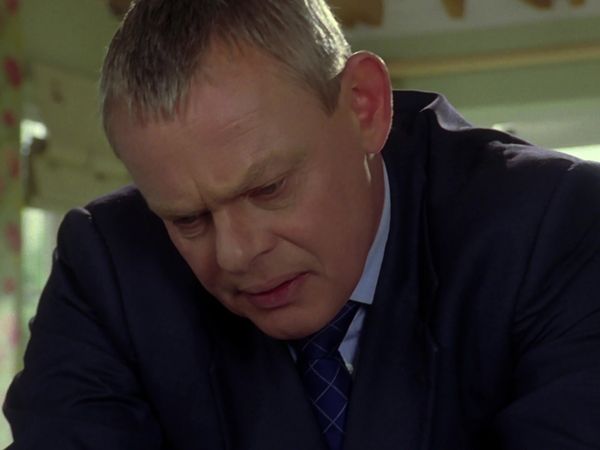 Doc Martin en español - El acebo lleva un pinchazo