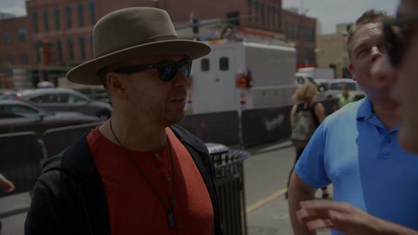 Wahlburgers - Music City Mayhem