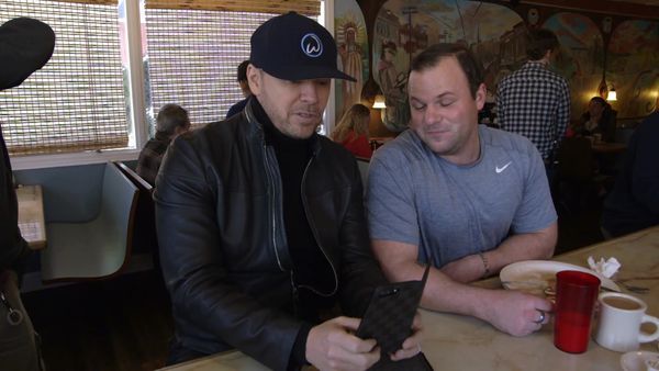 Wahlburgers - Wahl Around The World