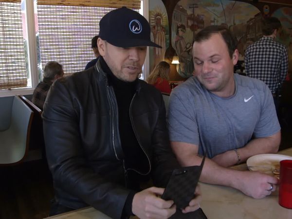 Wahlburgers - Wahl Around The World