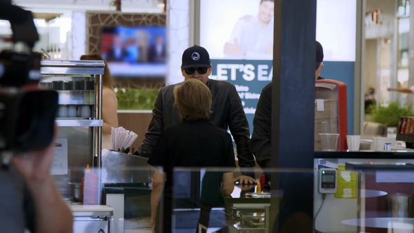 Wahlburgers - Weiner Takes All