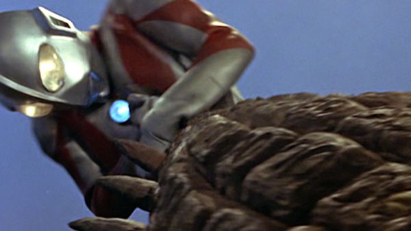 Ultraman - Ultraman: S1 E34 - A Gift From The Sky