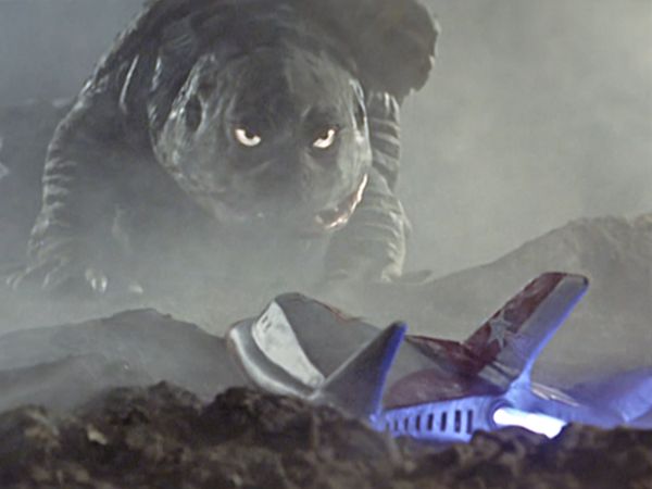 Ultraman - Ultraman: S1 E21 - Breach The Wall Of Smoke