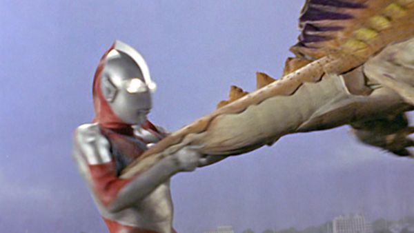 Ultraman - Ultraman: S1 E15 - Terrifying Cosmic Rays