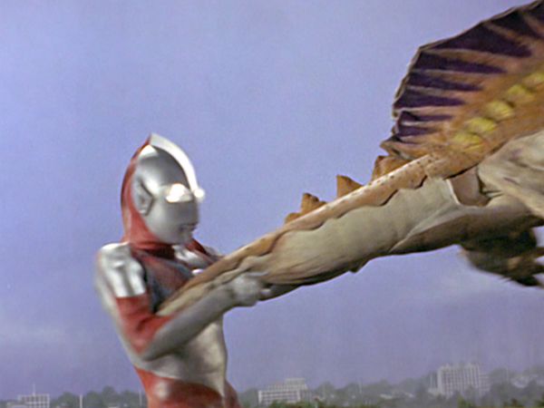 Ultraman - Ultraman: S1 E15 - Terrifying Cosmic Rays