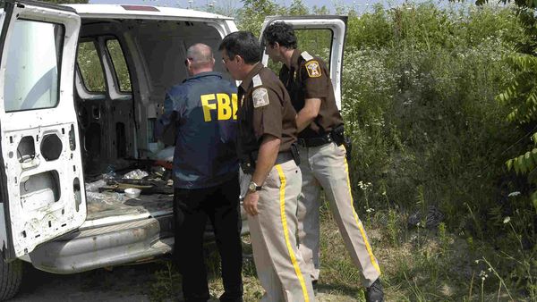 Dossiers FBI - Fausse Identité