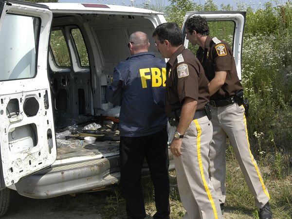 Dossiers FBI - Fausse Identité