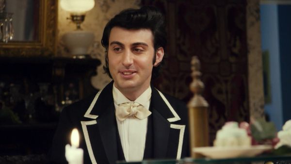 Another Period - Cena de perros