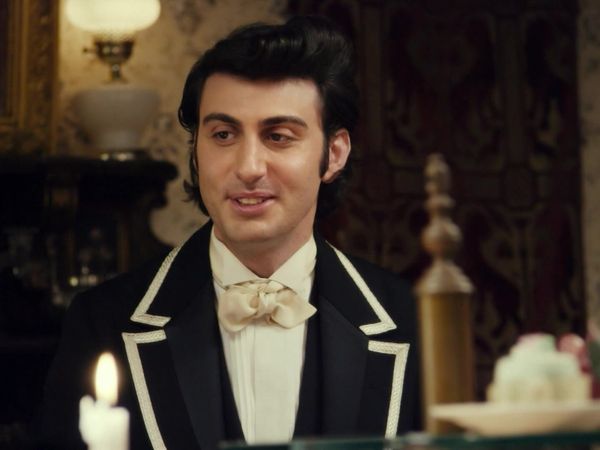Another Period - Cena de perros