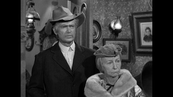 The Beverly Hillbillies - Jed Rescues Pearl