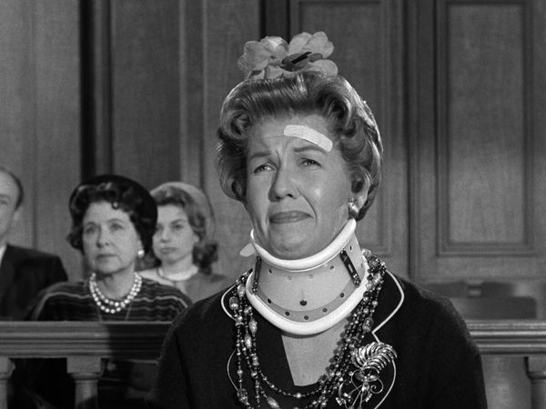 The Beverly Hillbillies - The Clampetts In Court