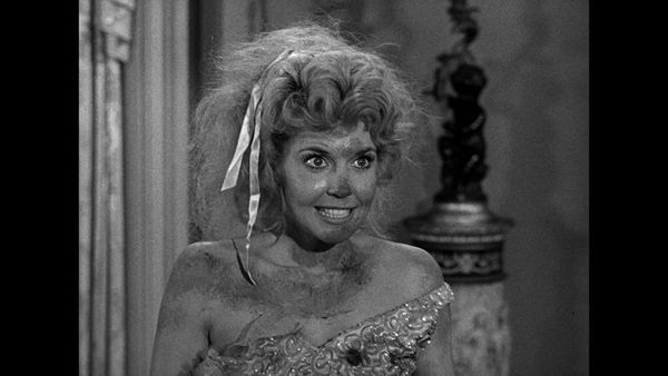 The Beverly Hillbillies - Elly Needs A Maw