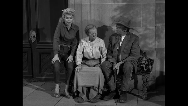 The Beverly Hillbillies - The Race For Queen