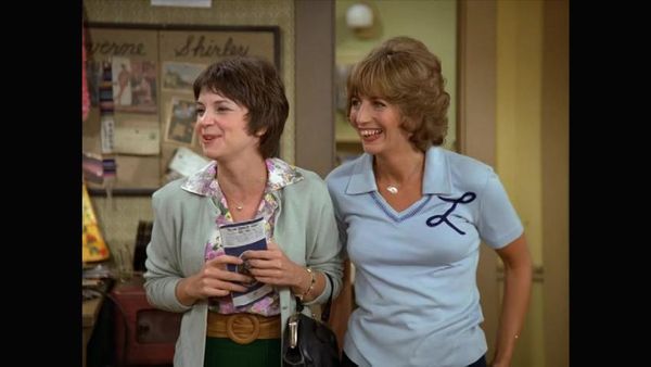Laverne & Shirley - Laverne and Shirely Go to Night School