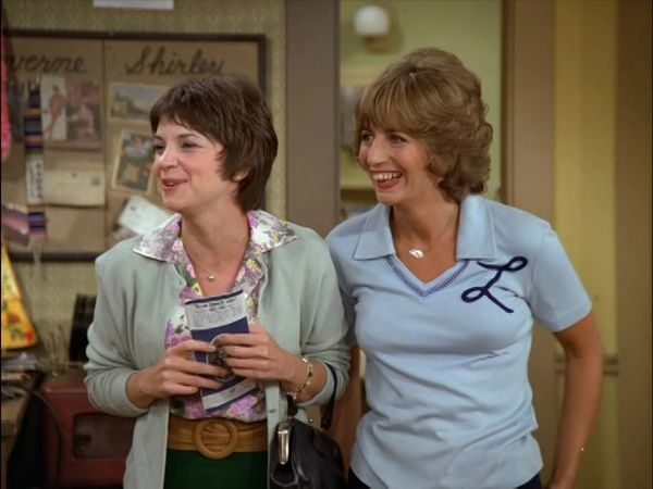 Laverne & Shirley - Laverne and Shirely Go to Night School