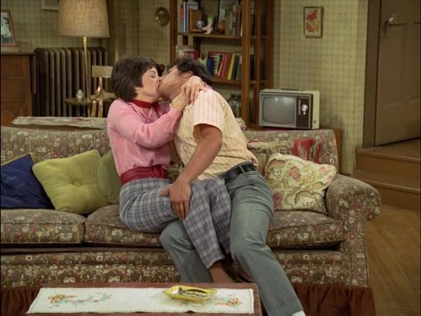 Laverne & Shirley - The Robbery