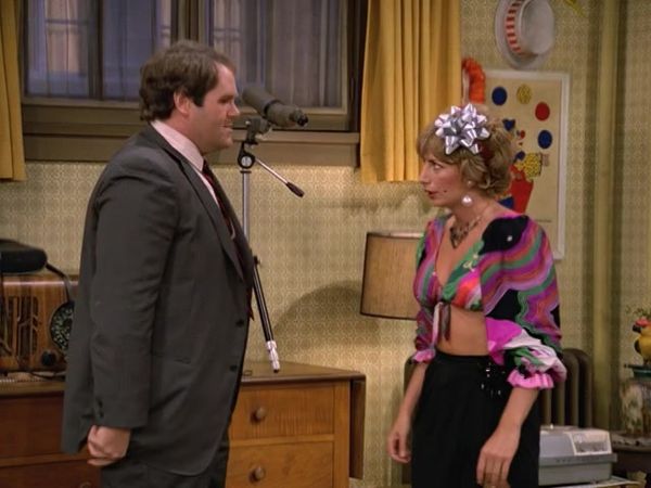 Laverne & Shirley - The Stakeout