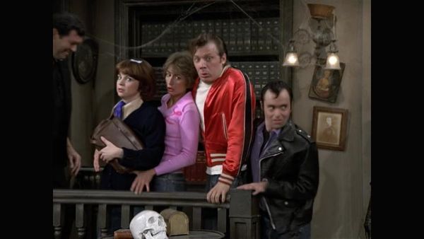 Laverne & Shirley - Haunted House