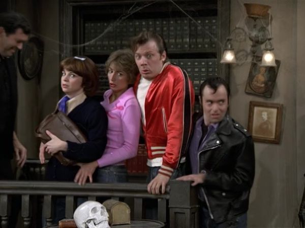 Laverne & Shirley - Haunted House
