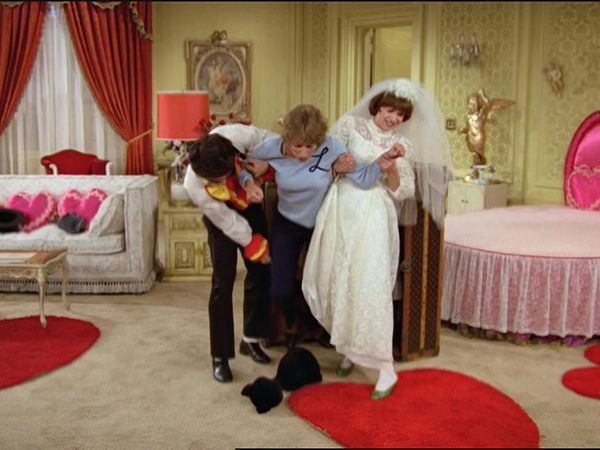 Laverne & Shirley - Honeymoon Hotel