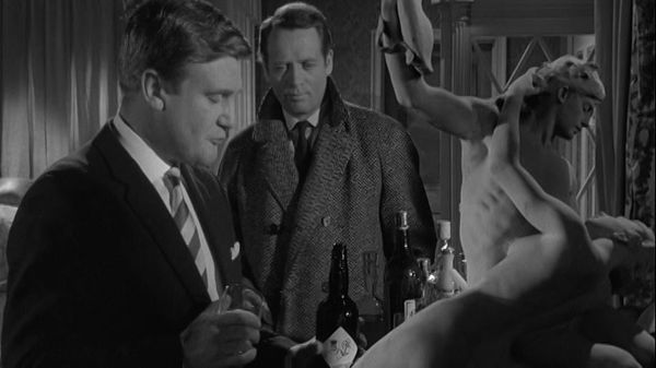 Secret Agent - Secret Agent: S2 E21 - The Mirror's New