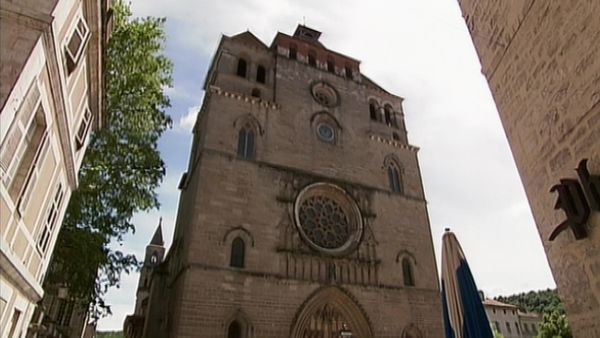 In Search of Holy Treasure - The Tunic of Argenteuil and the Robe of Trier