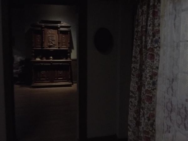 Hantise - L'Armoire Aux Terribles Secrets
