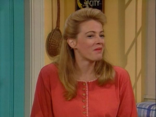 Clarissa lo Explica Todo - Clarissa hornea un pastel