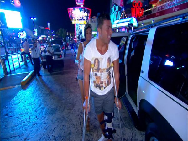 Geordie Shore - Vicky And Holly's Task