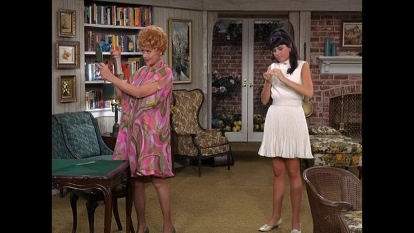 Here's Lucy - Lucy Sells Craig to Wayne Newton