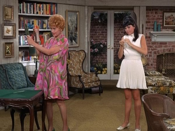 Here's Lucy - Lucy Sells Craig to Wayne Newton