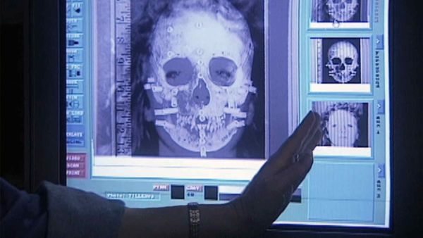 Les Nouveaux Detectives - Les visages de la tragédie