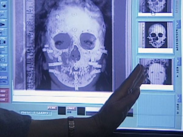 Les Nouveaux Detectives - Les visages de la tragédie