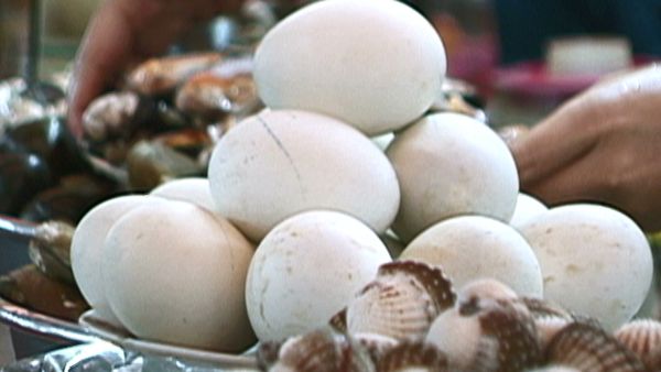 Anthony Bourdain: A Cook's Tour - Cobra Heart - Foods That Make You Manly