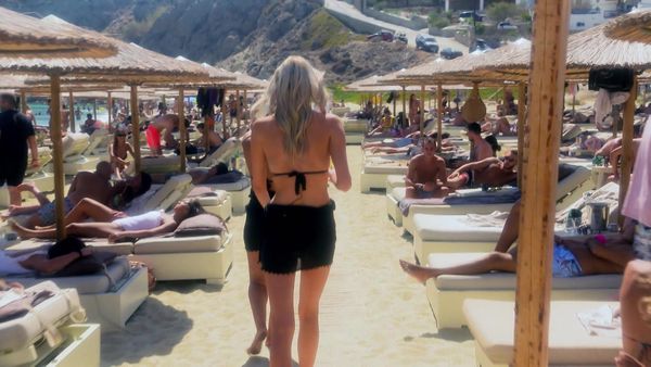 Lindsay Lohan's Beach Club - Sobrepasando a Lindsay