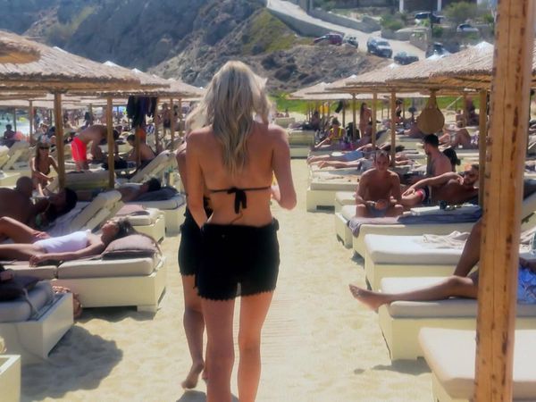 Lindsay Lohan's Beach Club - Sobrepasando a Lindsay