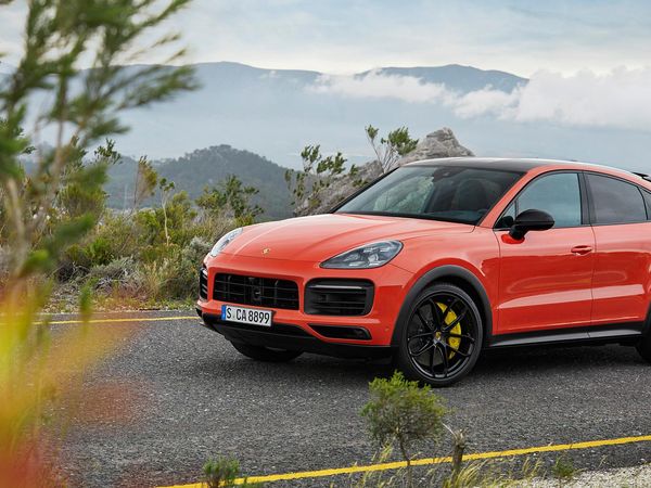 Vorfahrt - Porsche Cayenne Coupé / Audi e-tron Sportback