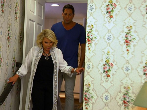 Joan & Melissa: Joan Knows Best? - In Bed With Joan